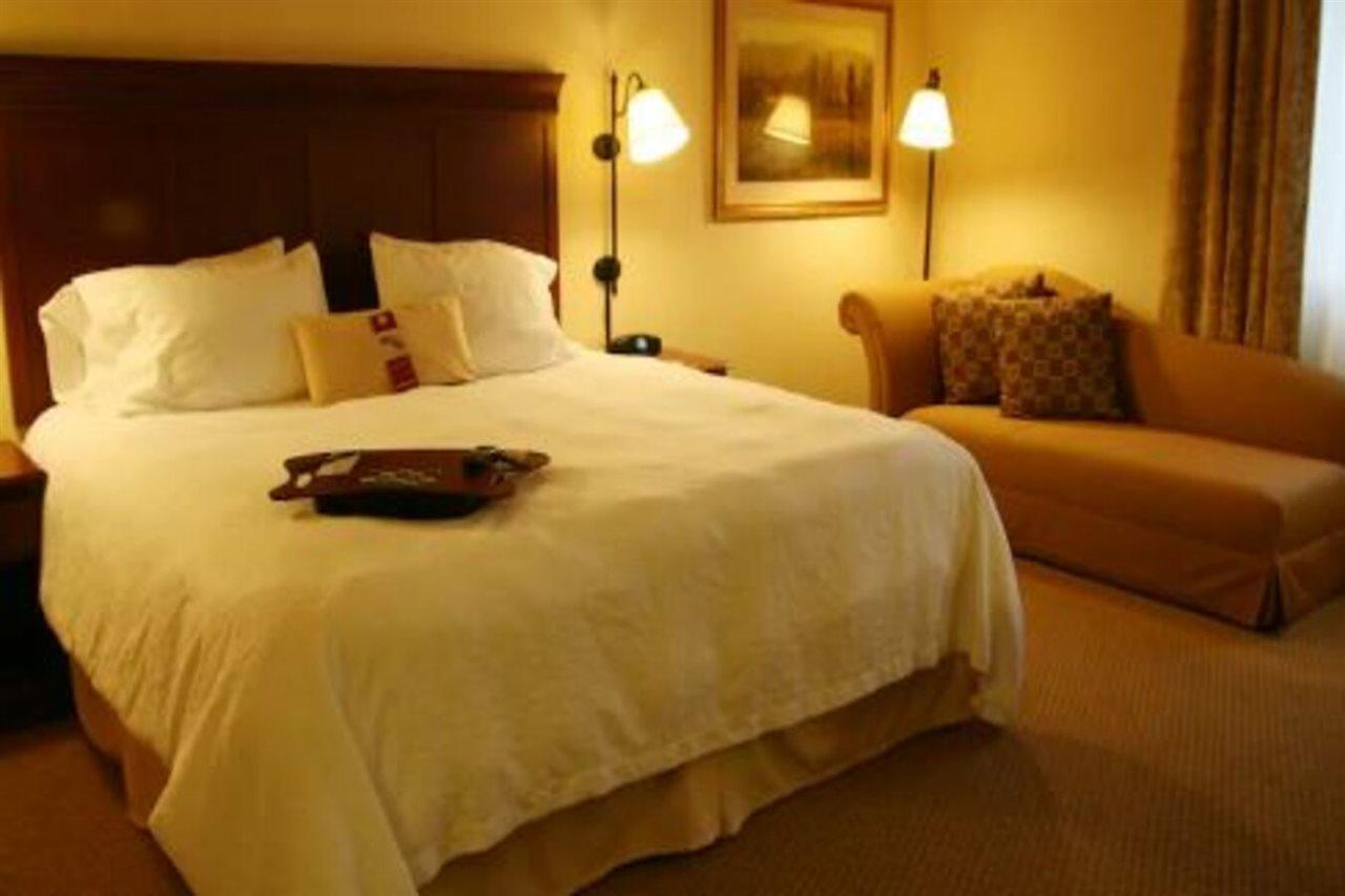 Hampton Inn & Suites Берлингтон Экстерьер фото
