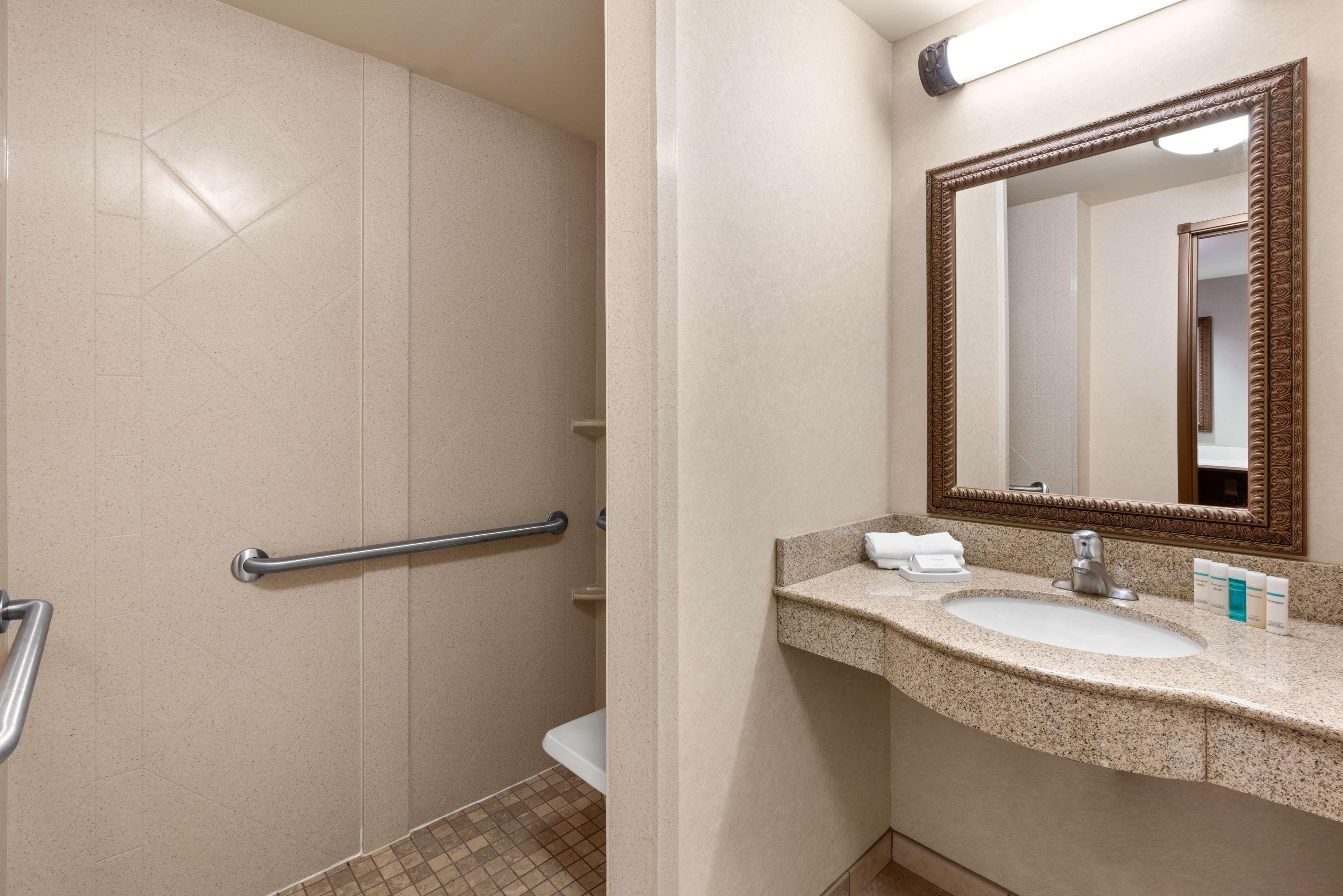 Hampton Inn & Suites Берлингтон Экстерьер фото