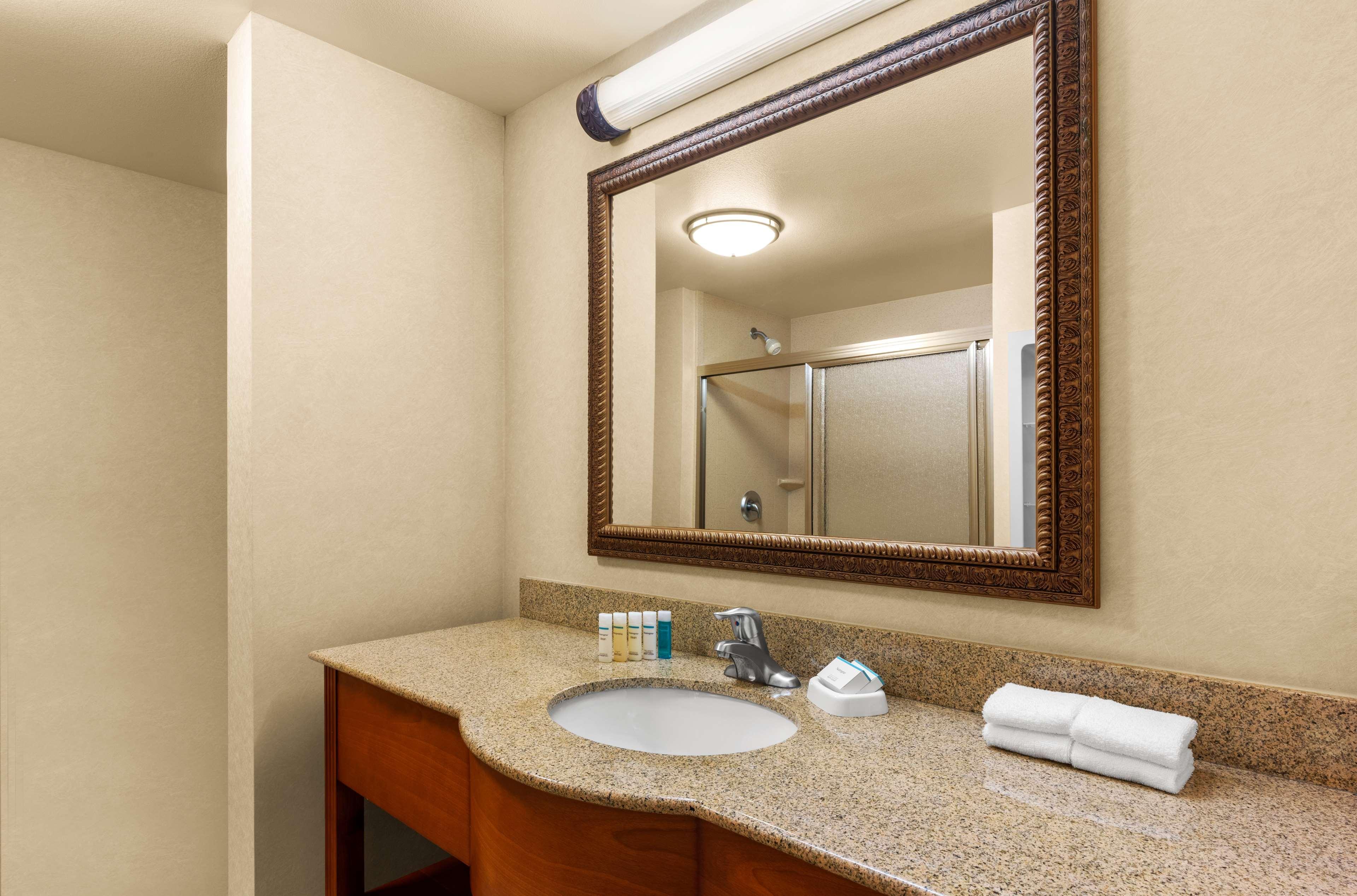 Hampton Inn & Suites Берлингтон Экстерьер фото