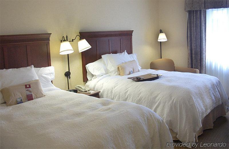 Hampton Inn & Suites Берлингтон Номер фото