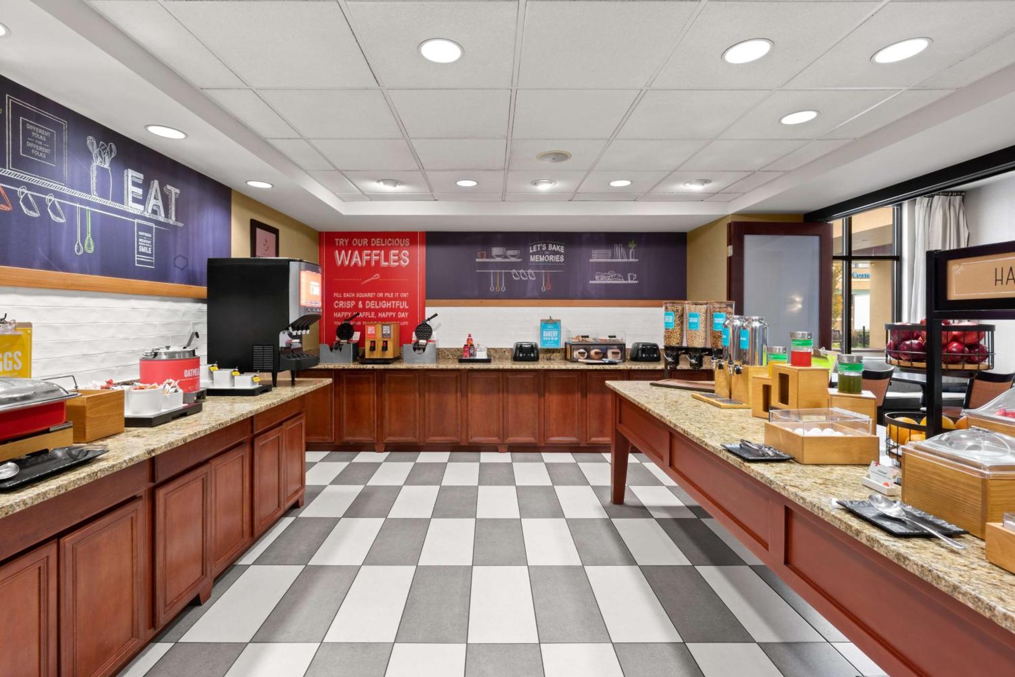 Hampton Inn & Suites Берлингтон Экстерьер фото