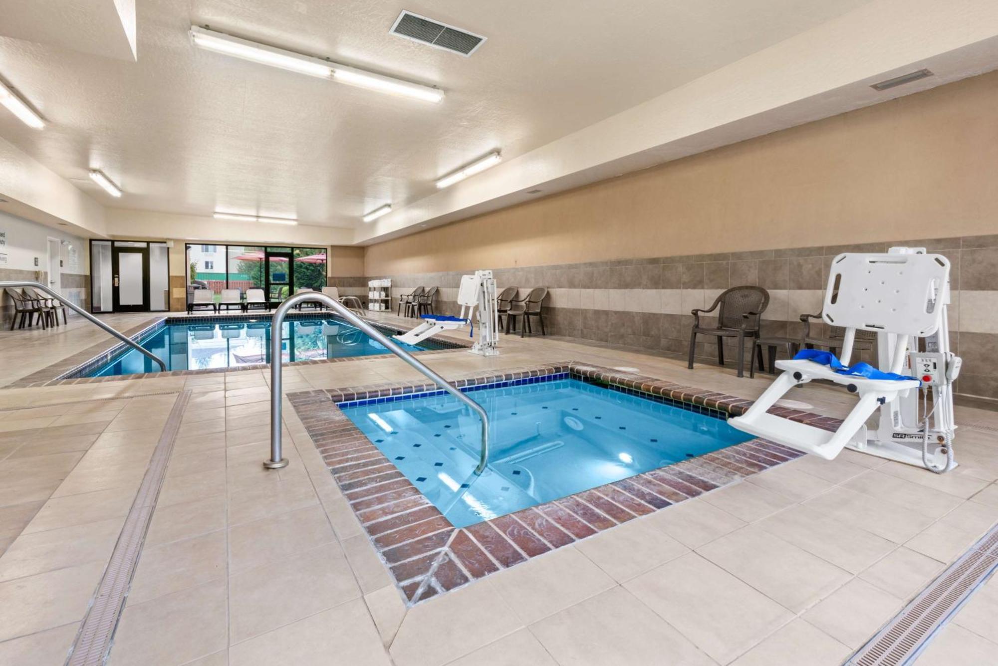 Hampton Inn & Suites Берлингтон Экстерьер фото