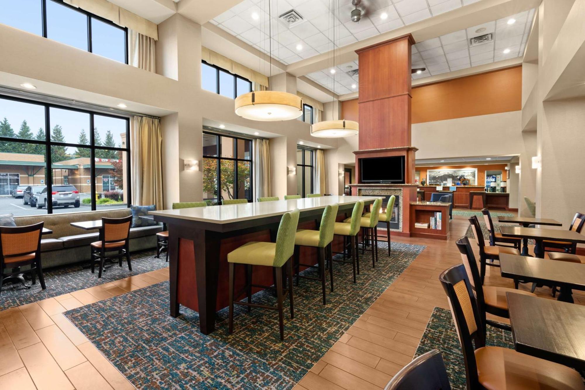 Hampton Inn & Suites Берлингтон Экстерьер фото